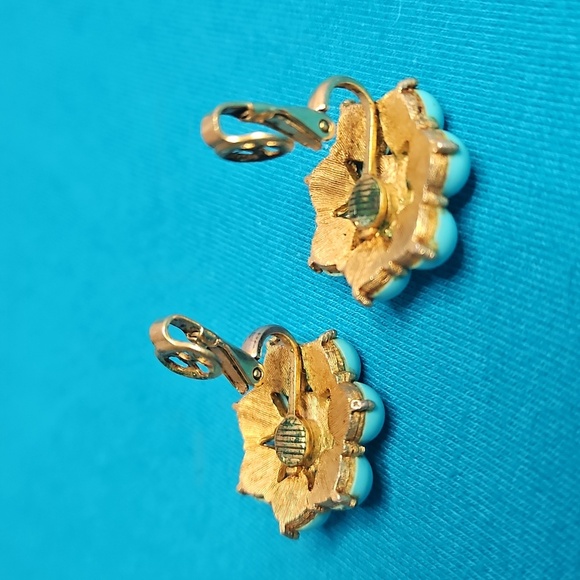 Elegant Gold and Blue Floral Earrings - Picture 4 of 5